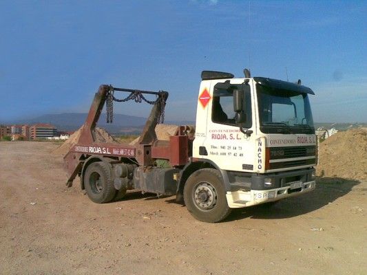 Contenedores Rioja vehiculo para trasladar contenedores blanco